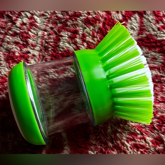 SOAP DISPENSING CLEANING BRUSH - Picture 2 of 3